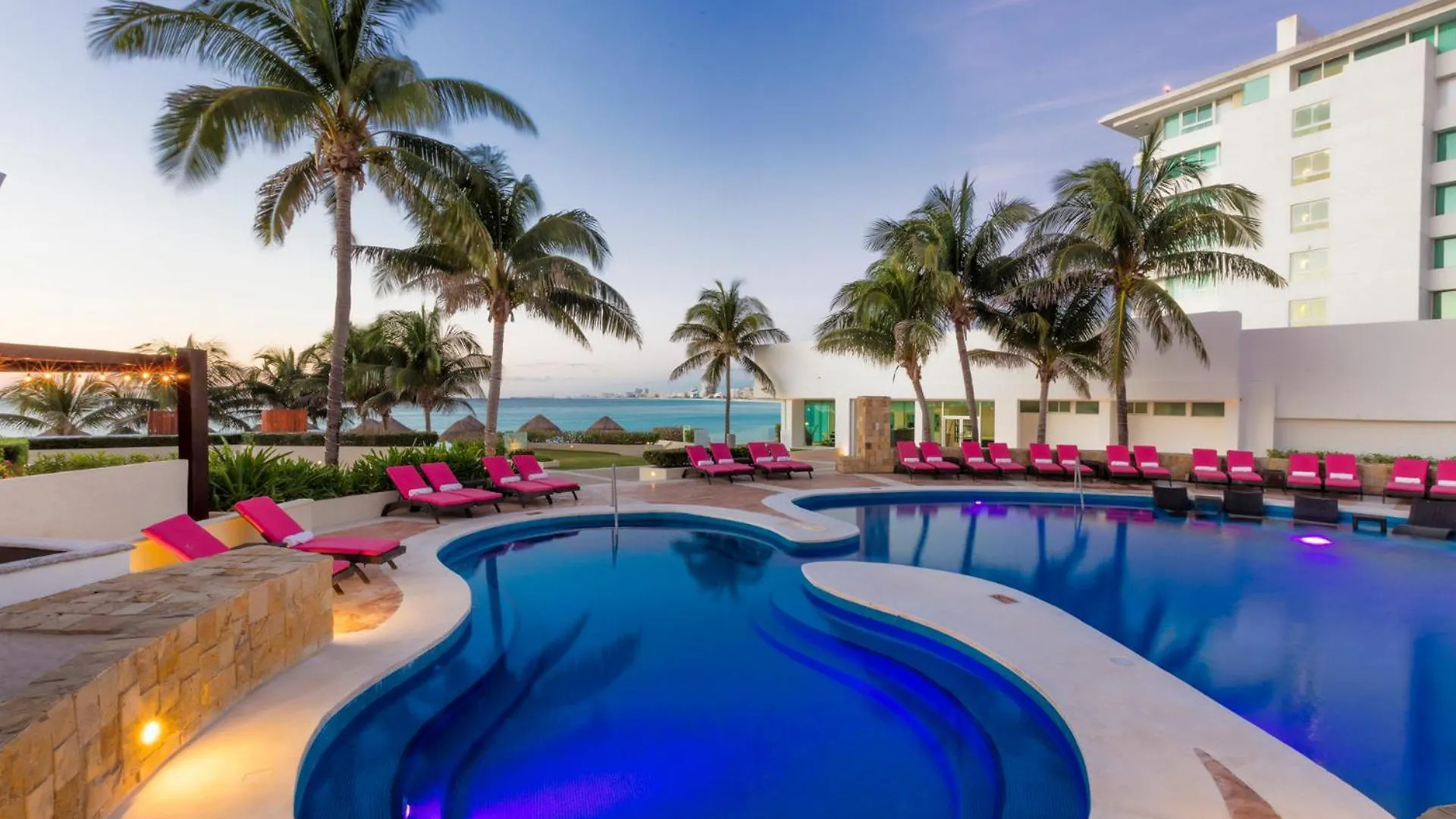 Altitude At Krystal Grand Cancun 5*,