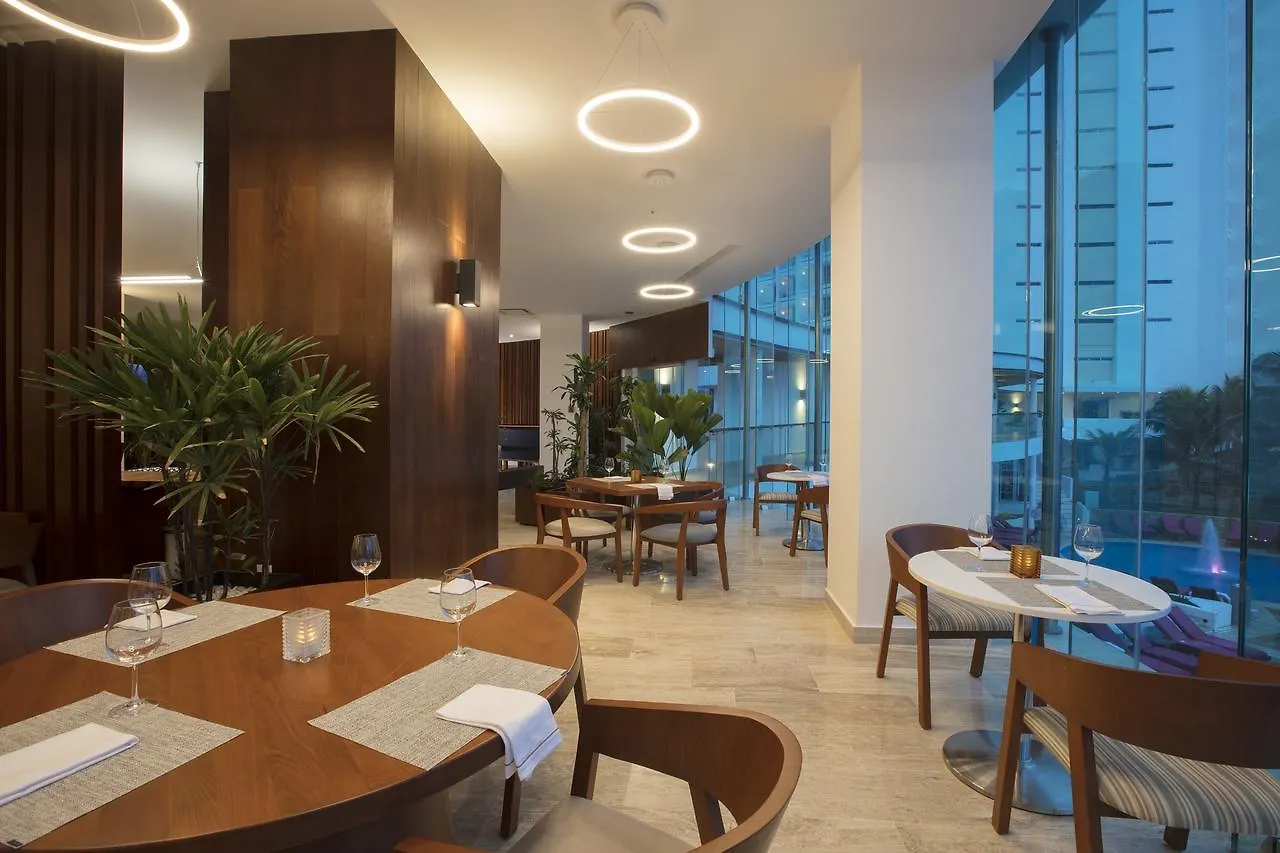 Altitude At Krystal Grand 坎昆 5*,