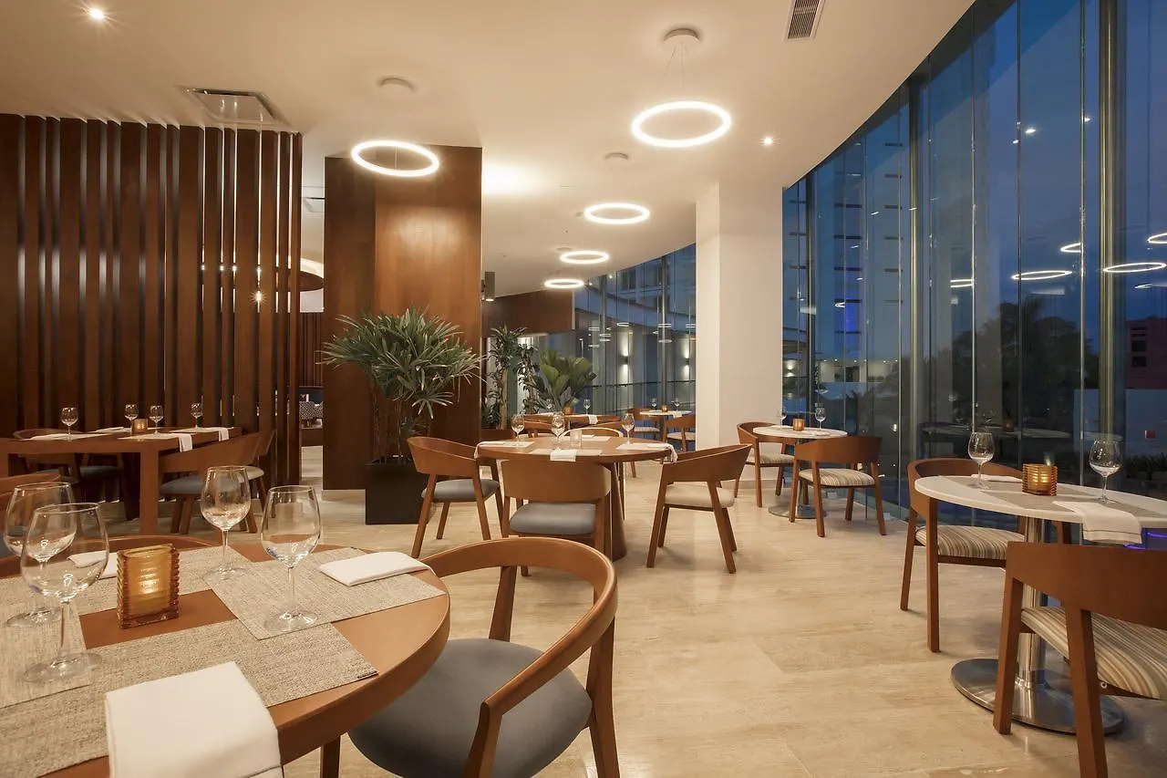 Altitude At Krystal Grand 坎昆