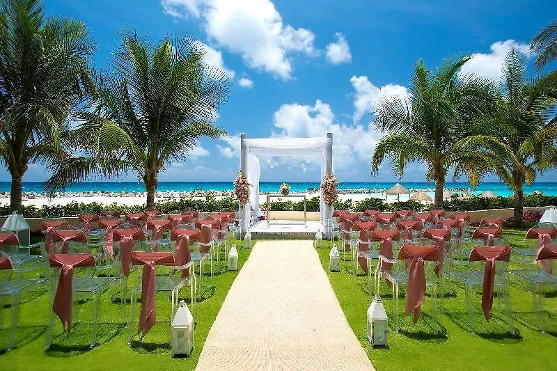Altitude At Krystal Grand Cancun 5*,