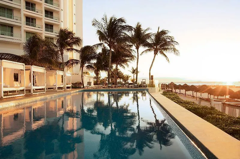 Resort Altitude At Krystal Grand Cancun