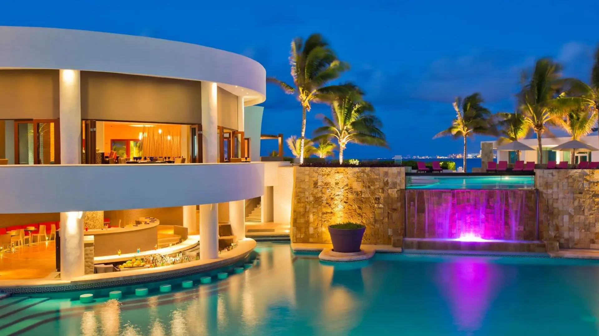 Resort Altitude At Krystal Grand Cancún