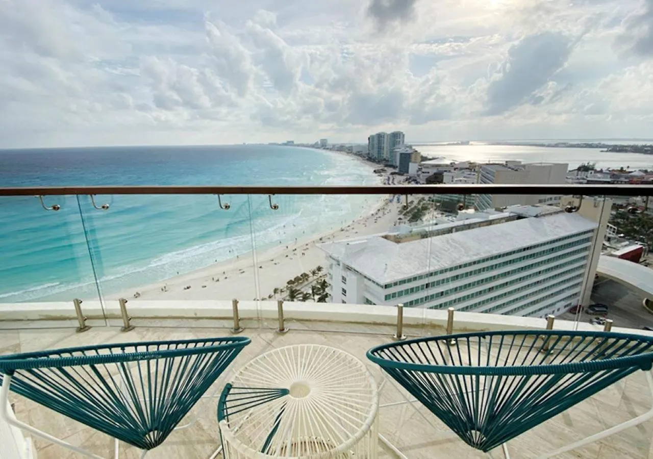 Altitude At Krystal Grand Cancún 5*,