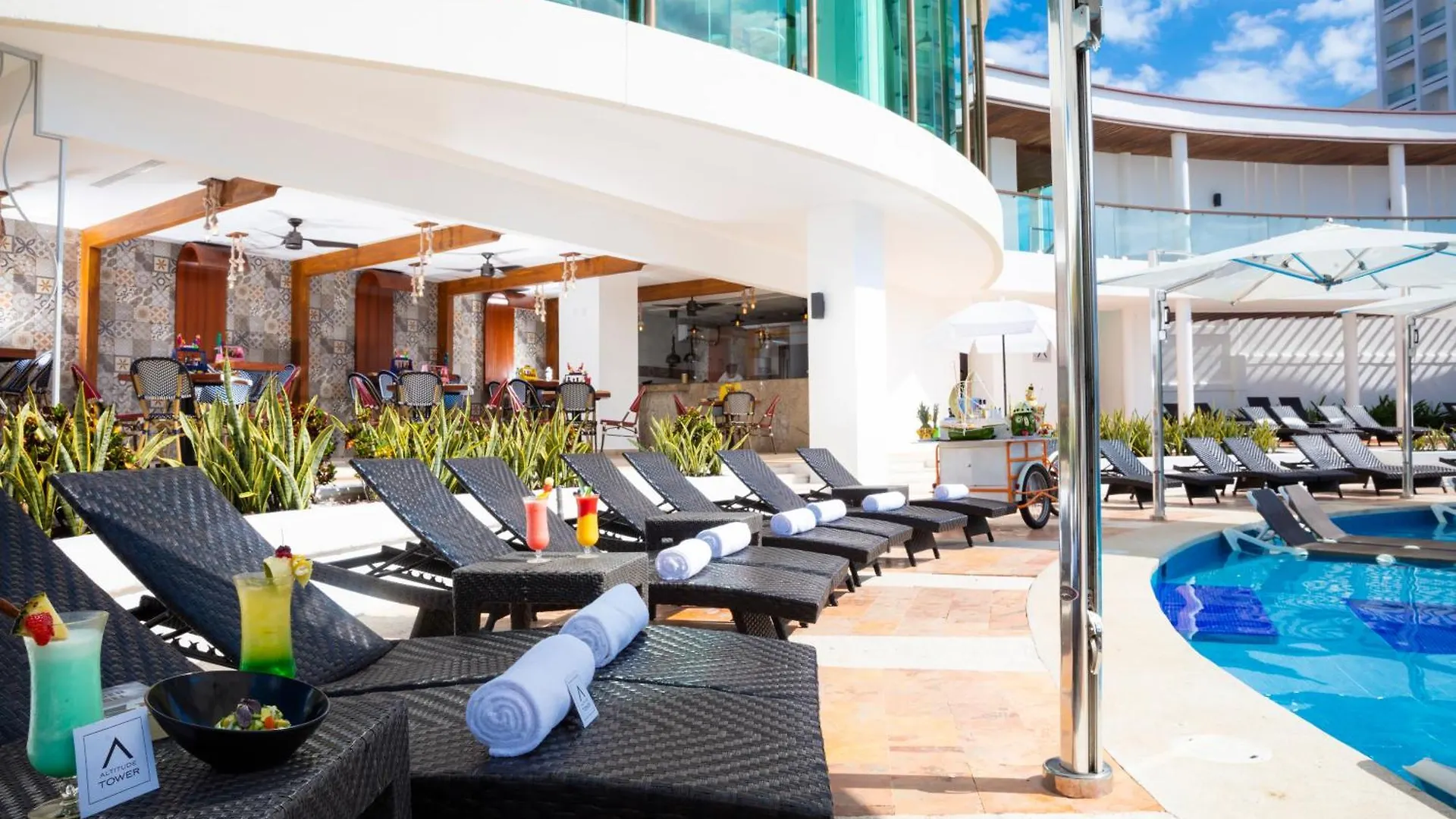 Resort Altitude At Krystal Grand Cancún