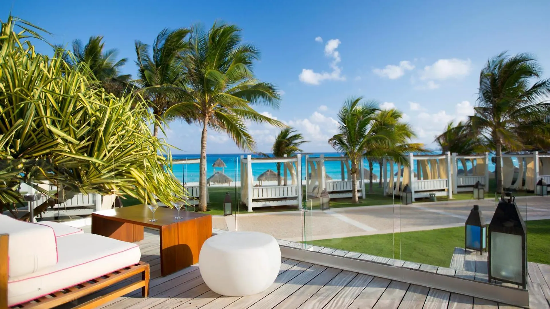 Rezort Altitude At Krystal Grand Cancún