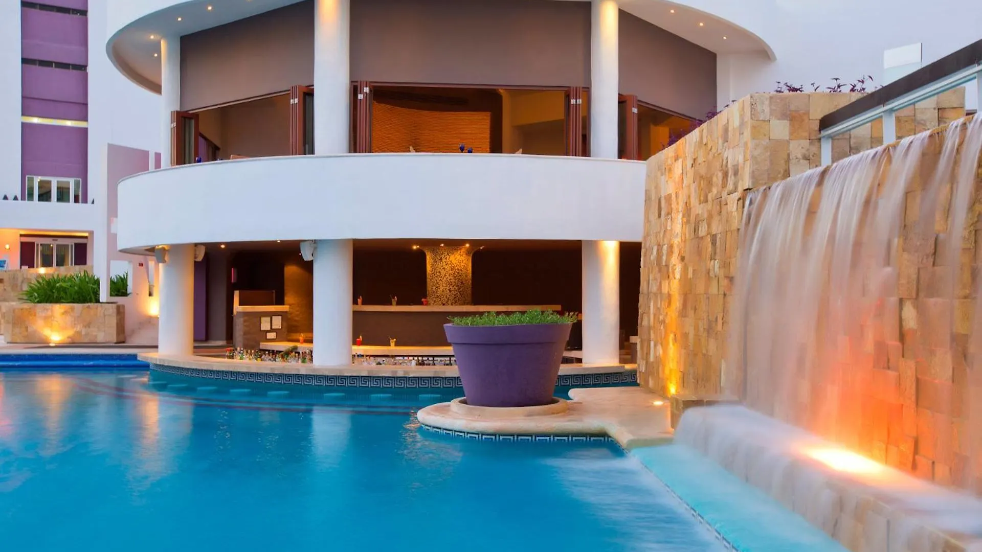 ***** Rezort Altitude At Krystal Grand Cancún Mexiko