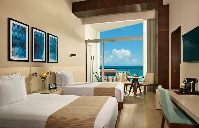 Rezort Altitude At Krystal Grand Cancún